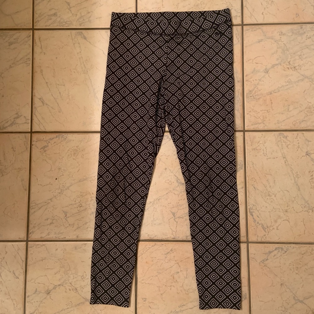 VS Pink Patterned Leggings